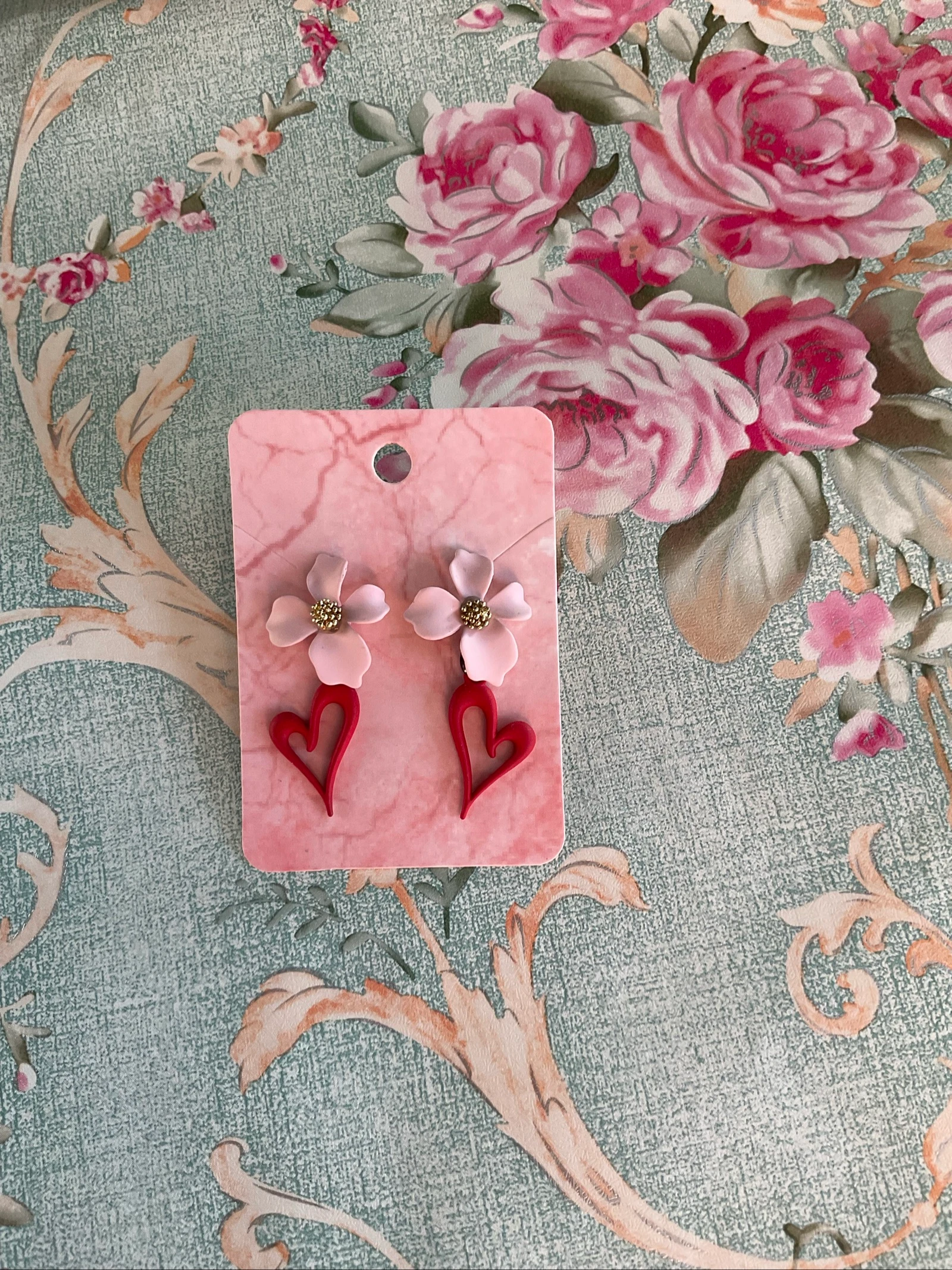Pendientes flor y corazón  – photo 4